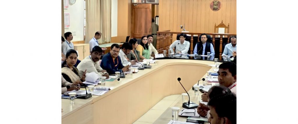 ECI Deputy Election Commissioner holds SIR review meeting in city