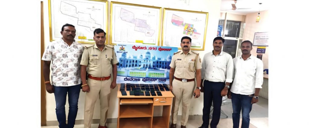 Cops recover 27 stolen mobile phones, hand them over to owners