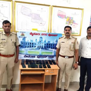 Cops recover 27 stolen mobile phones, hand them over to owners
