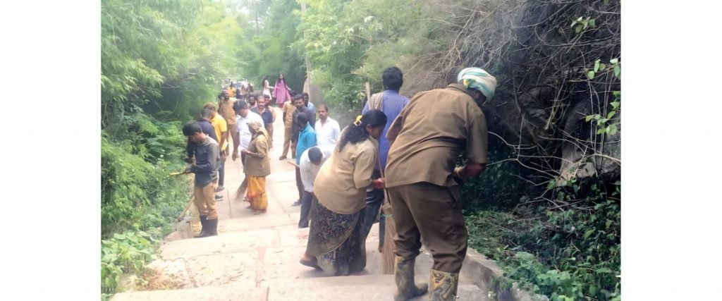 Ashada Friday Special Puja at Chamundi Hill: Swachhata shramdan by GP staff