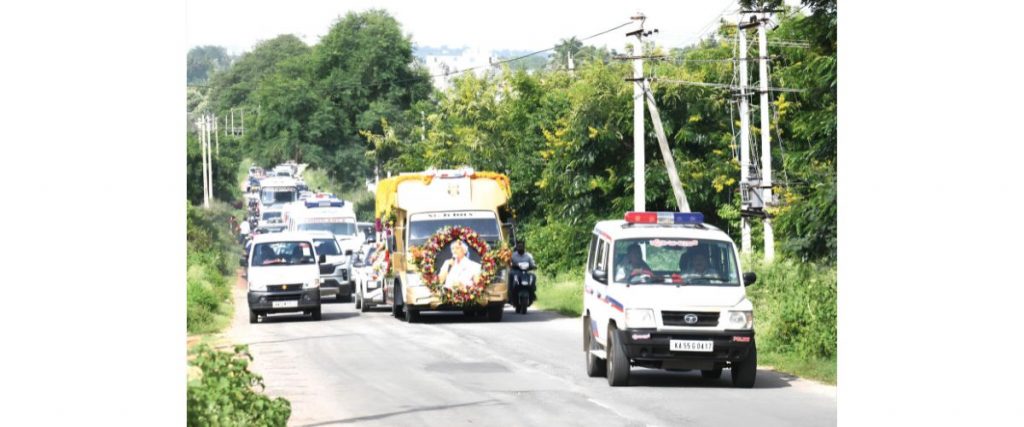 Road to Kaniyanahundi overflows with mourners