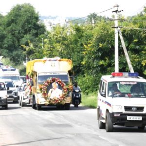Road to Kaniyanahundi overflows with mourners