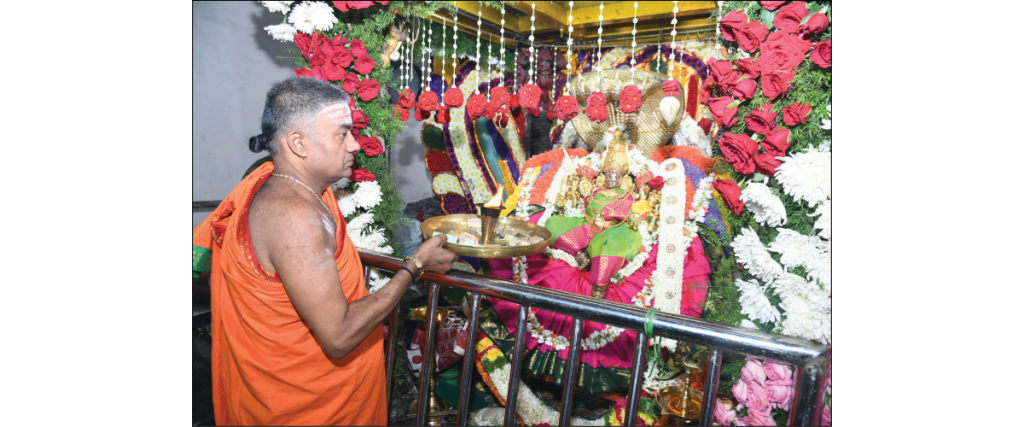 Ashada rush at Hill Temple