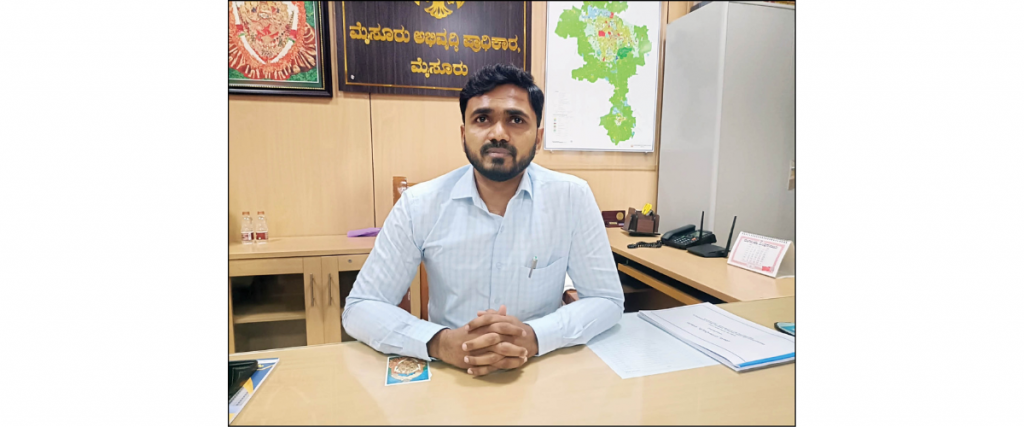 B.R. Mahesh takes charge as MDA Commissioner