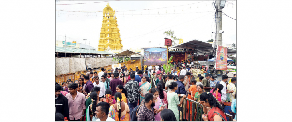Devotees, VIPs visit Ch. Hill on 3rd Ashada Friday