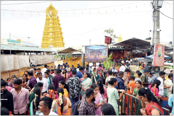 Devotees, VIPs visit Ch. Hill on 3rd Ashada Friday