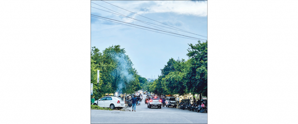 Lack of planned relocation by MCC: Street food vendors pushed onto roads