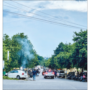 Lack of planned relocation by MCC: Street food vendors pushed onto roads