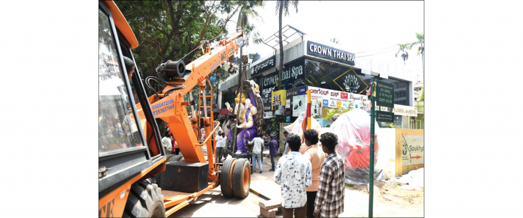 Despite ban, PoP Ganesha idols make their way into city