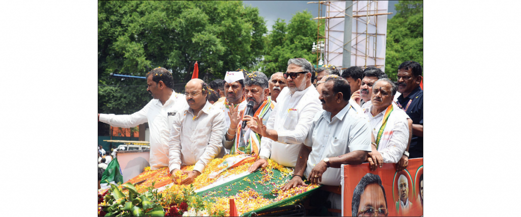 Rousing welcome for CM in Mysuru