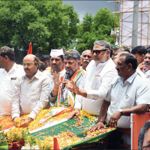 Rousing welcome for CM in Mysuru