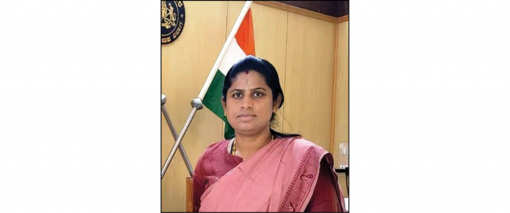 Hunsur Assistant Commissioner caught while taking bribe