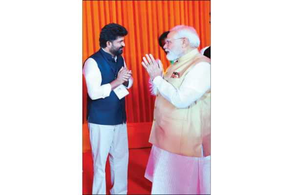 PM's personal gesture towards Prathap Simha 