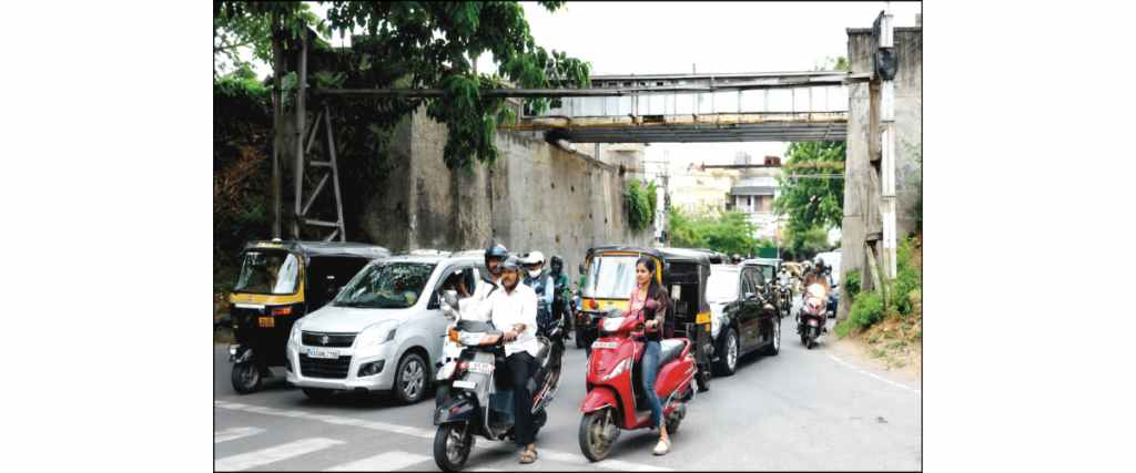 Narrow Railway underbridge: Motorists face problems