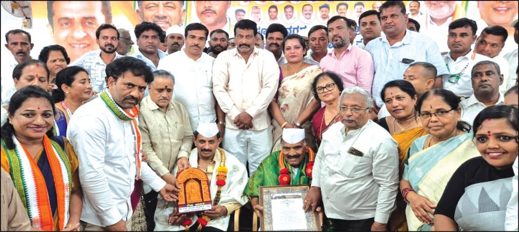 Ministers felicitated at Congress Bhavan