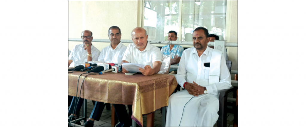 S.R. Mahesh advises T. Narasipur Inspector to mend ways
