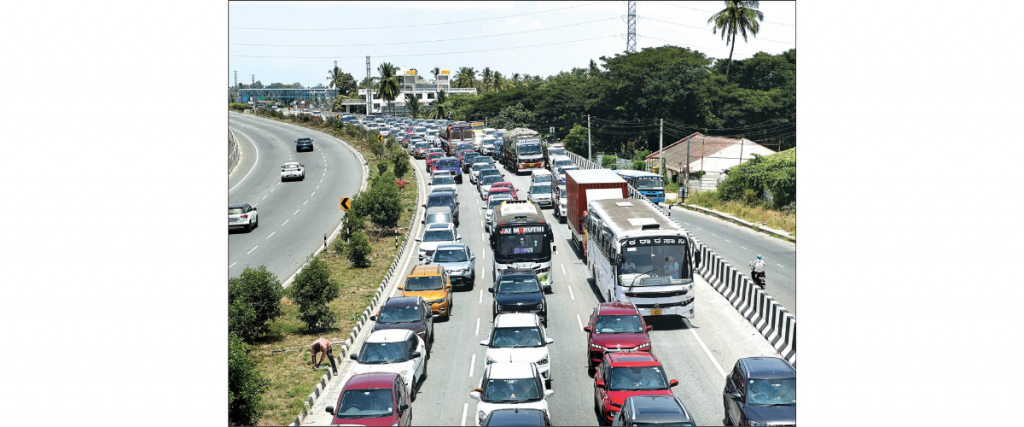 Extended Gowri-Ganesha weekend: Traffic crawls at Toll Plazas on Mysuru-Bengaluru Highway