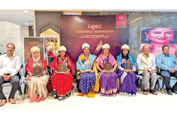 Malabar Gold felicitates teachers
