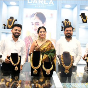 Brand Ambassador Sonal Monteiro inaugurates The Jewellery Show
