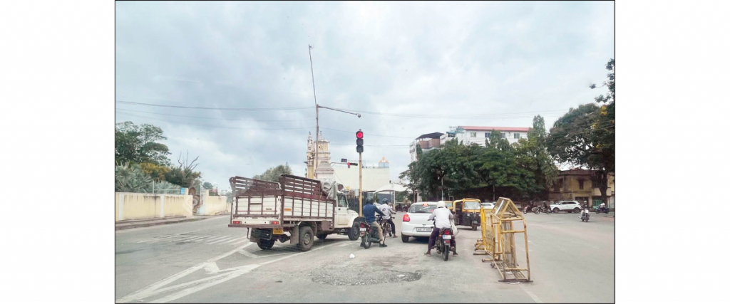 Dangerous, chaotic junction at Nazarbad