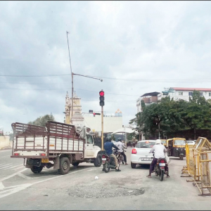 Dangerous, chaotic junction at Nazarbad