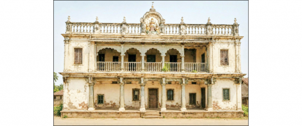 Comparing rebuilding of Bettada Aramane with restoration of Devaraja Market & Lansdowne Building not appropriate