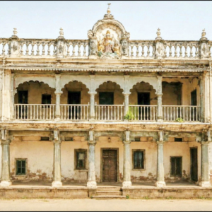 Comparing rebuilding of Bettada Aramane with restoration of Devaraja Market & Lansdowne Building not appropriate
