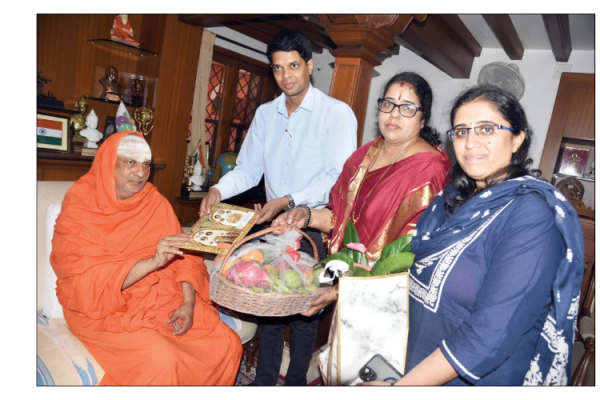 Suttur Seer invited for Dasara