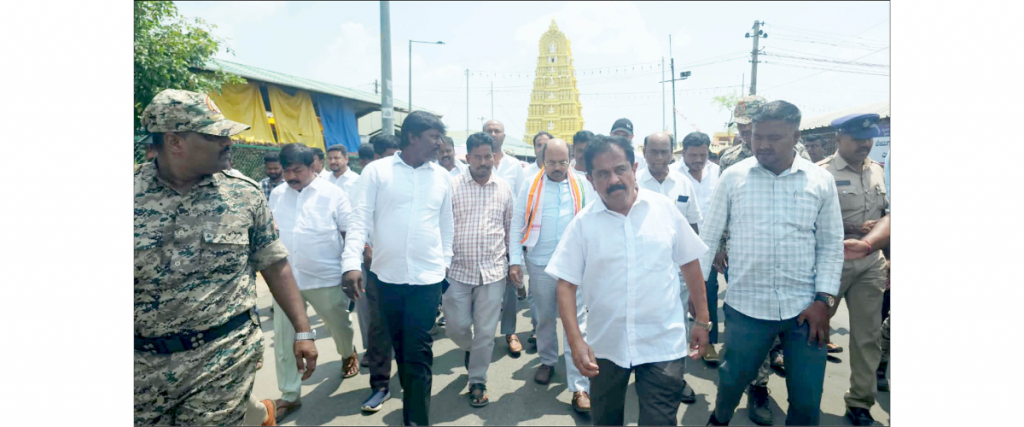 Dr. Yathindra takes stock of Dasara venue works