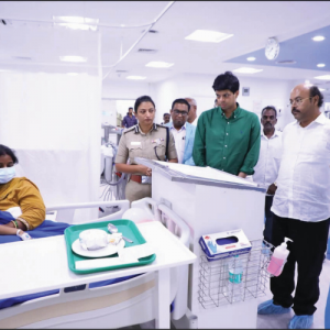 Minister Dr. Yathindra calls on injured child at Hospital