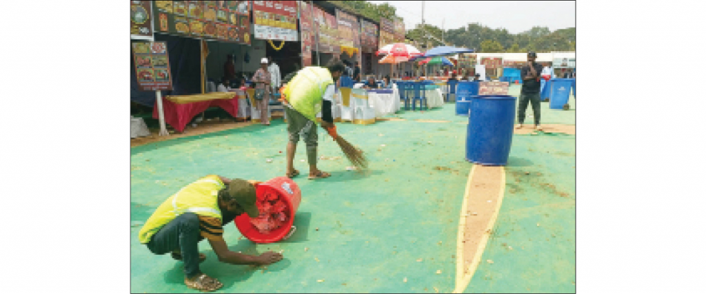 Dust, foul smell greet visitors at Aahara Mela