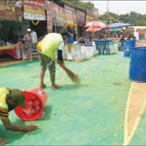 Dust, foul smell greet visitors at Aahara Mela