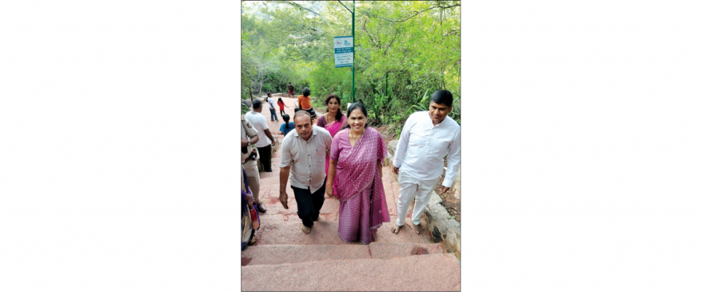 Union Minister Shobha Karandlaje climbs Chamundi Hill steps