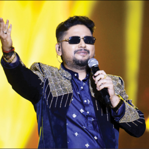 Filmy hits keep crowd on its feet