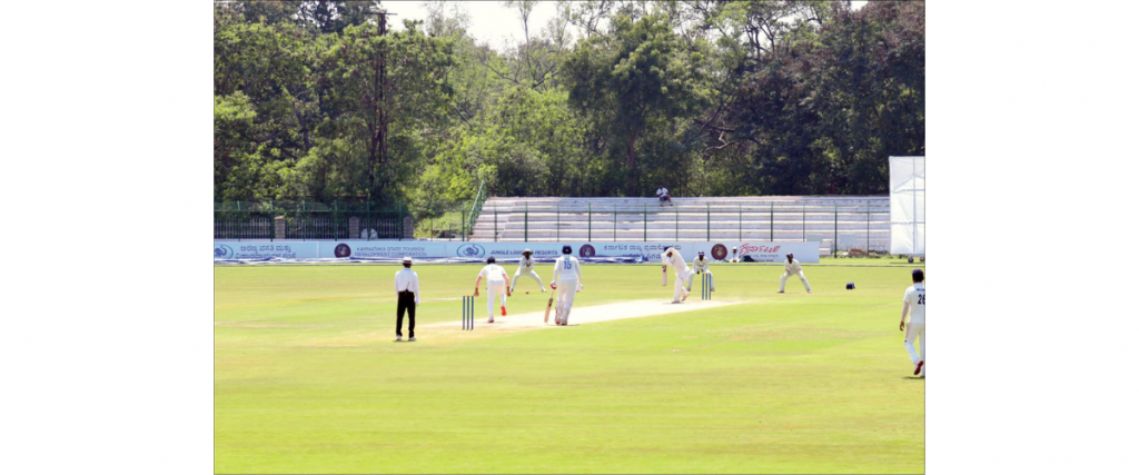 Hosts Karnataka 118/2 at lunch on second day